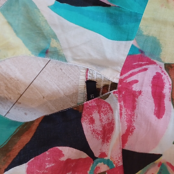 NWT Forever 21 Floral Crop Top - Picture 2 of 6